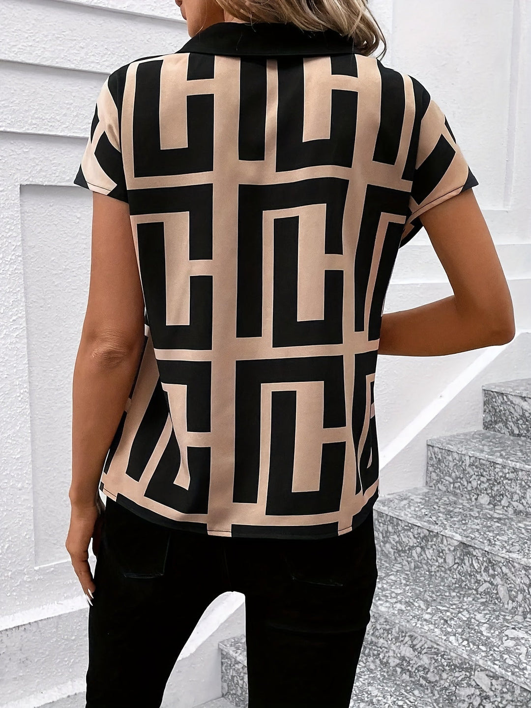 Sabine - Elegancka geometryczna bluzka dla kobiet