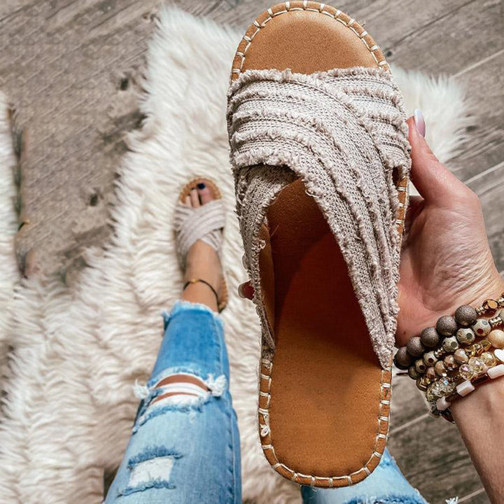 Marielle - stylowe klasyczne kapcie z eleganckimi detalami