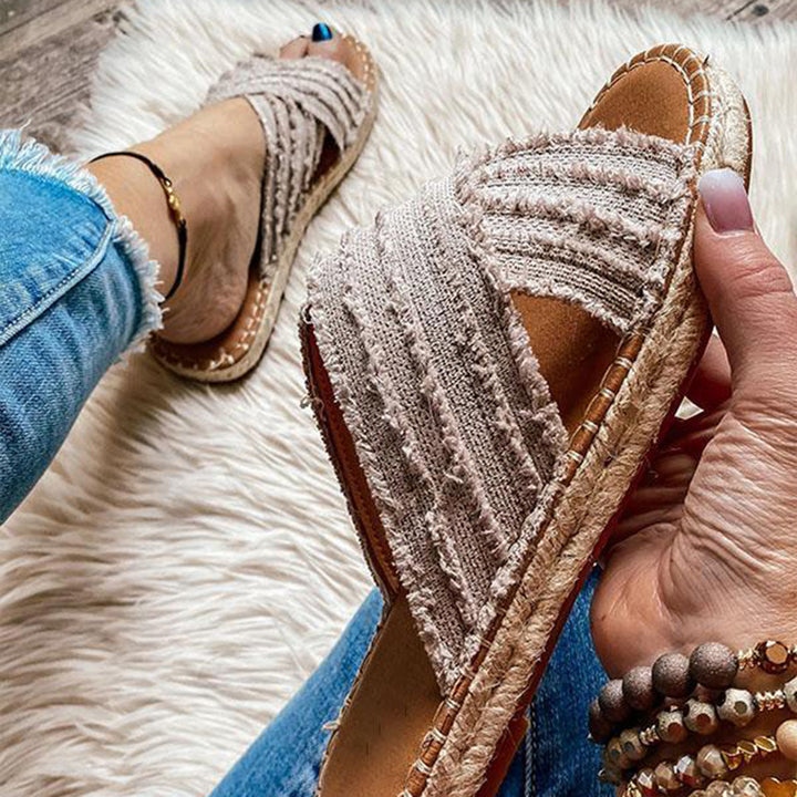 Marielle - stylowe klasyczne kapcie z eleganckimi detalami