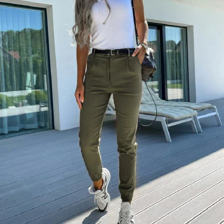 Stylowe spodnie chino Lotte dla niewymuszonego szyku
