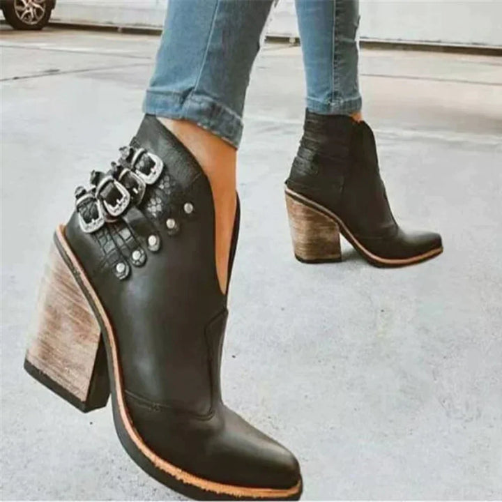 Gabriela - Stylowe buty Jane z modnymi ćwiekami i solidną klamrą