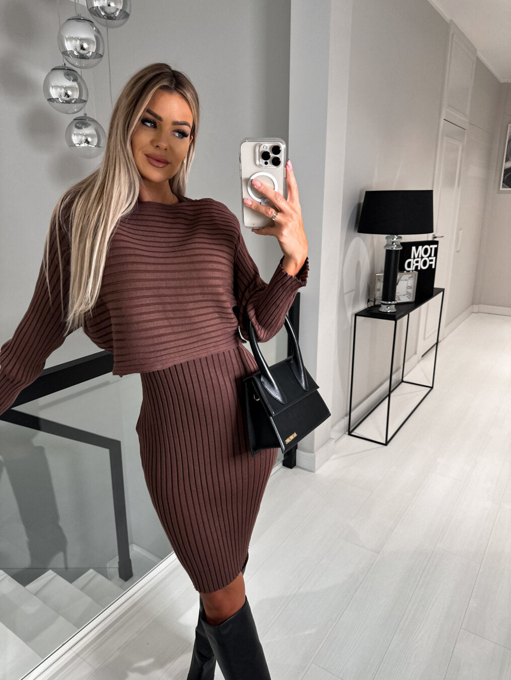 Clara - Stylowa sukienka bez rękawów z dopasowanym modnym swetrem
