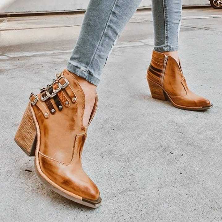 Gabriela - Stylowe buty Jane z modnymi ćwiekami i solidną klamrą